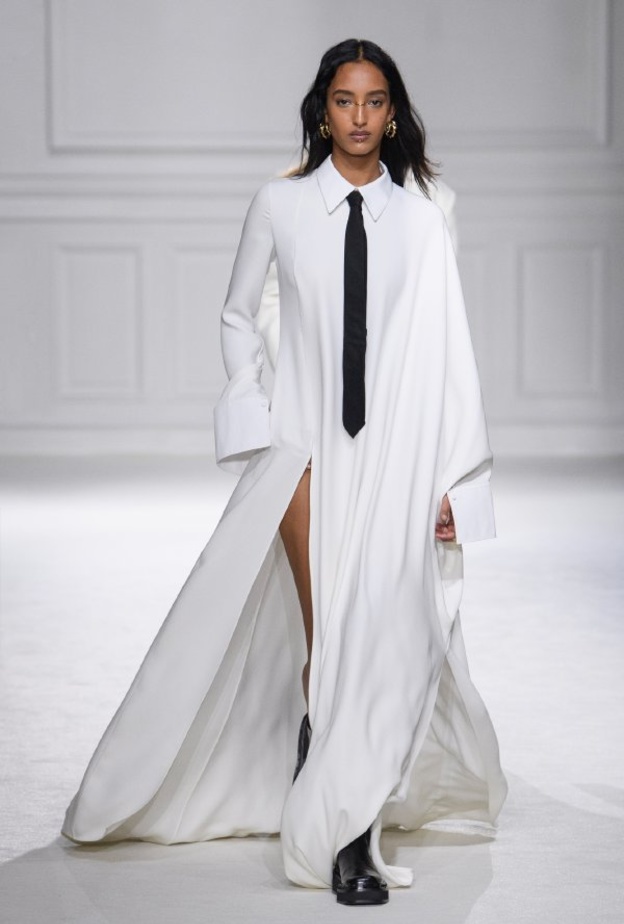 مجموعة "بلاك تاي" من Valentino