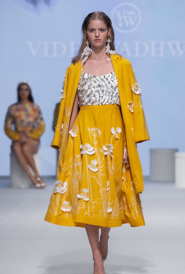 نقشات الورود في تصاميم أهم الدور العالمية