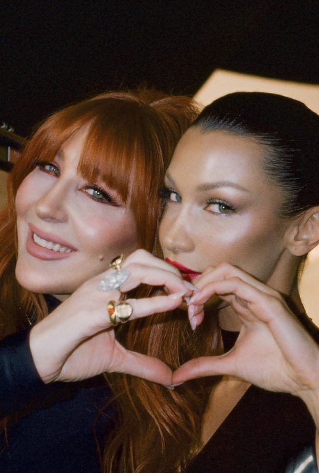 بيلا حديد تنضم إلى شارلوت تلبوري بيوتي