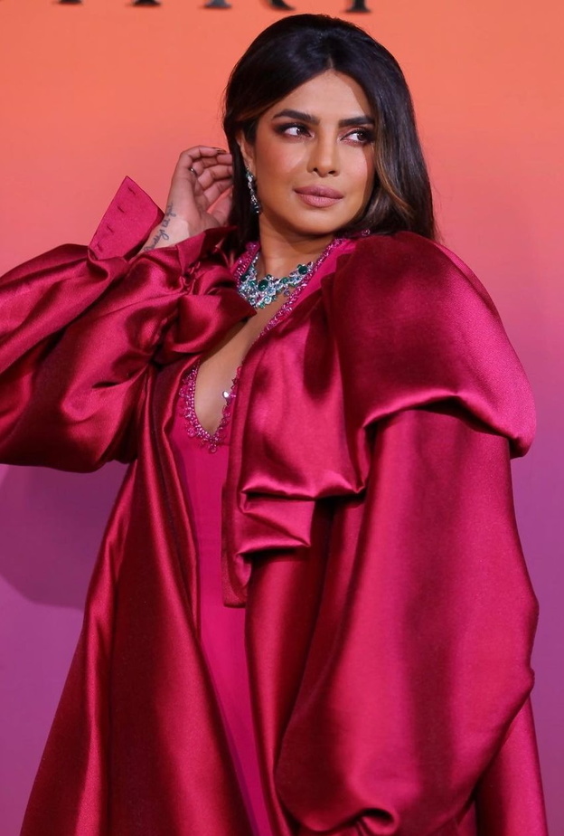 بريانكا شوبرا بتصاميم مجوهرات فاخرة