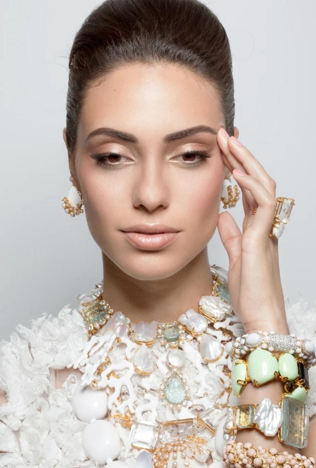 قلادة Keshi Pearl, Aquamarine & Carved Hydro Quartz من bounkit