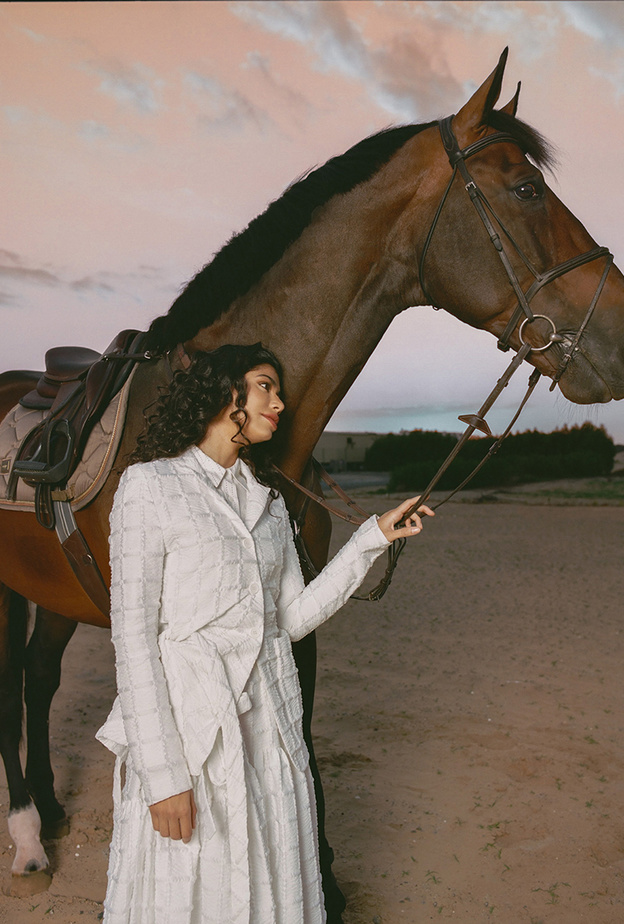 تنورة وجاكيت من "سيسيلي بيهانسين" CECILIE BAHNSEN