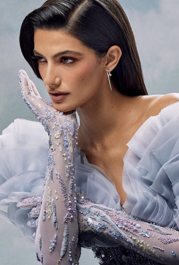 شاهدي أجمل تنسيقات مجوهرات للإطلالات الشبابية من وحي تارا عماد