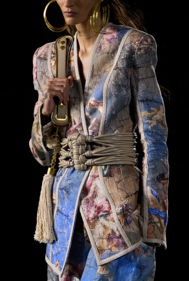 حزام الخصر لمسة إضافية على إطلالات النجمات وهذه أبرز صيحاته لربيع وصيف 2023