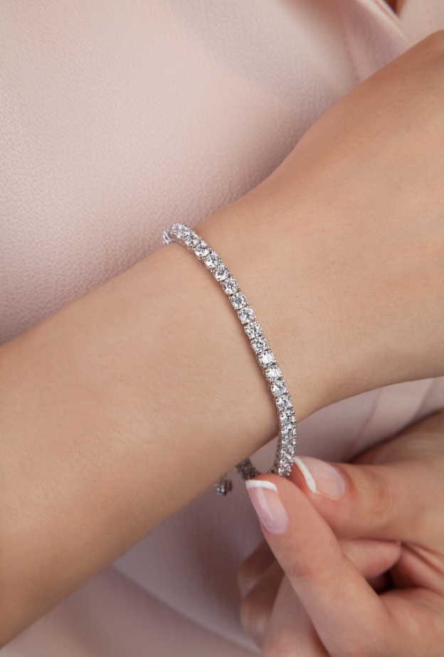 أجمل موديلات أساور الماس التنس لمولودات ابريل