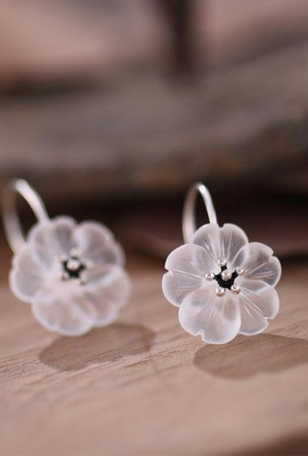 تاريخ الكوارتز الأبيض وقصصه