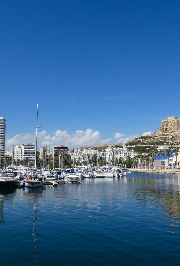 اكتشفوا أجمل أماكن السياحة في فالنسيا أسبانيا بواسطة LunarSeaArt