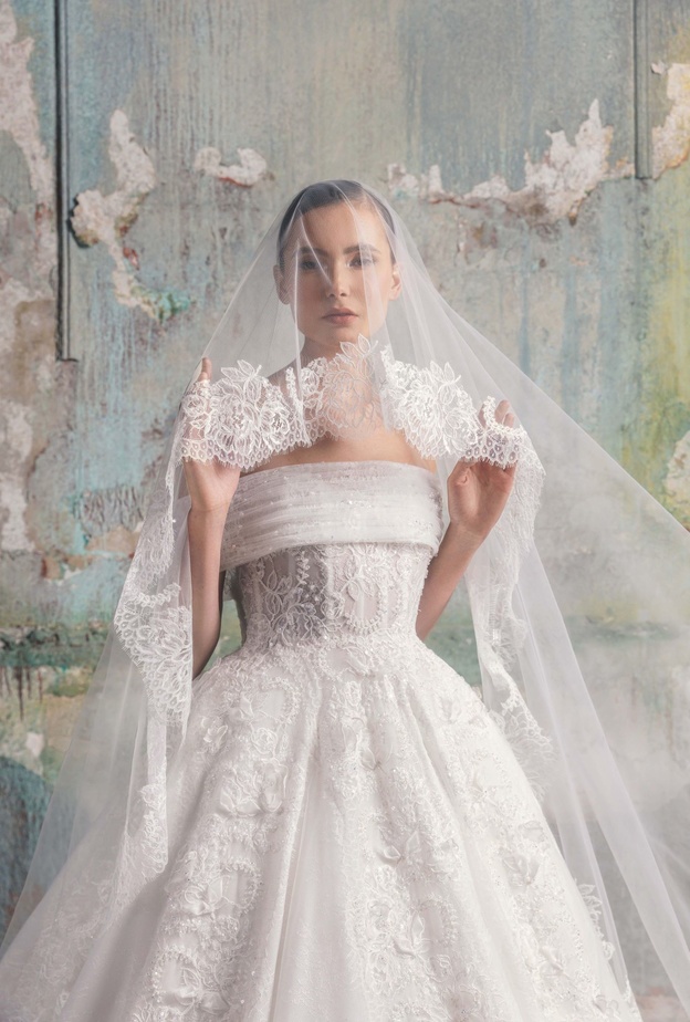 الطرحة المطرزة في فساتين زفاف طوني ورد