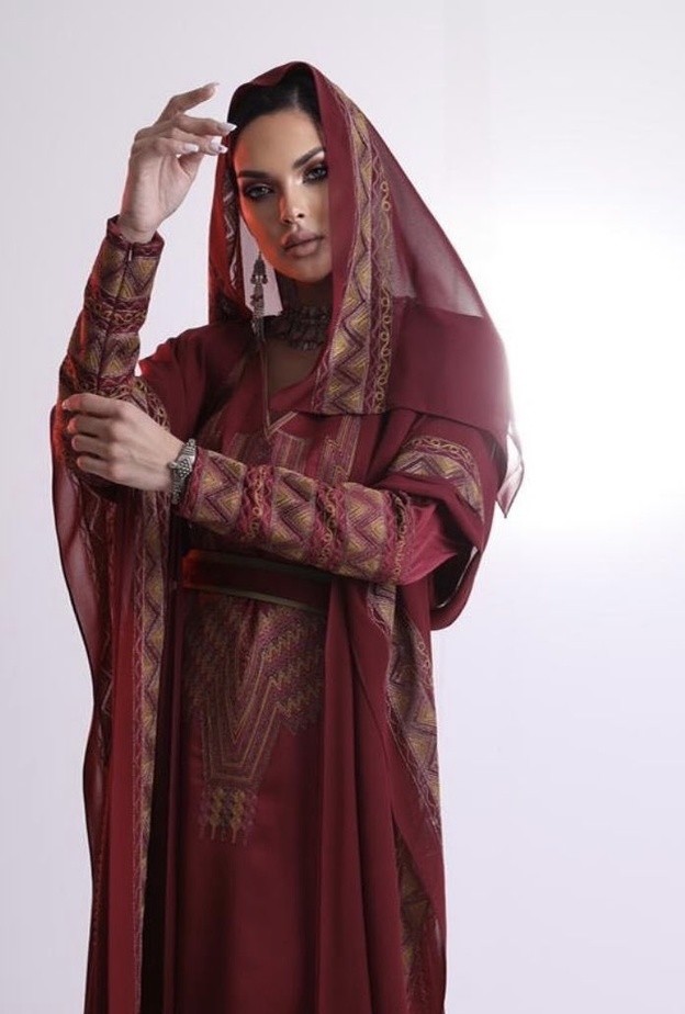 مصممة الأزياء منال الأحمري لـ "هي": "تراثنا فخرٌ لنا"