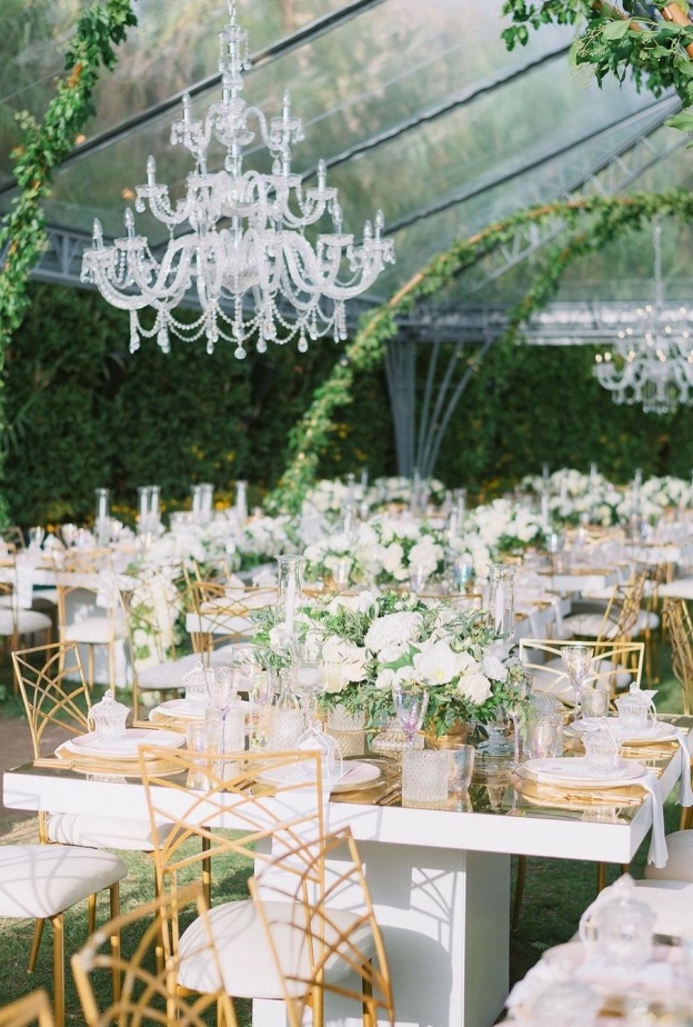 اناقة ثيم الزفاف باللونين الذهبي والابيض