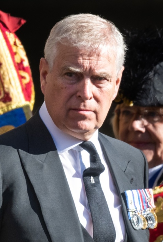 بأمر الملك الأمير أندرو لن يرتدي زي فرسان الرباط في حفل التتويج