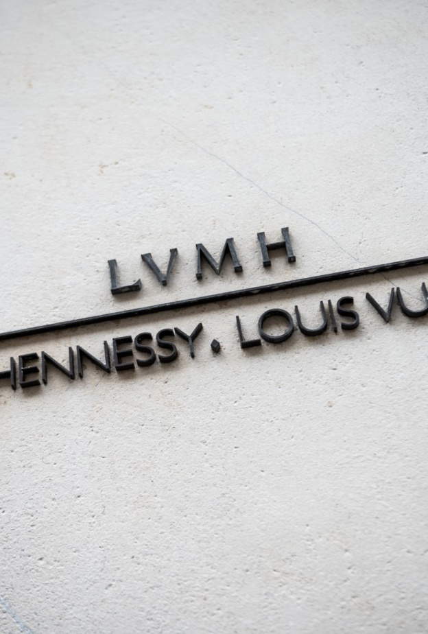 LVMH... أول شركة أوروبية تتجاوز قيمتها 500 مليار دولار