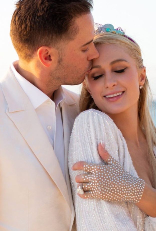 حصلت باريس هيلتون على خاتم خطبة ماسي مبهر في يوم عيد ميلادها الأربعين