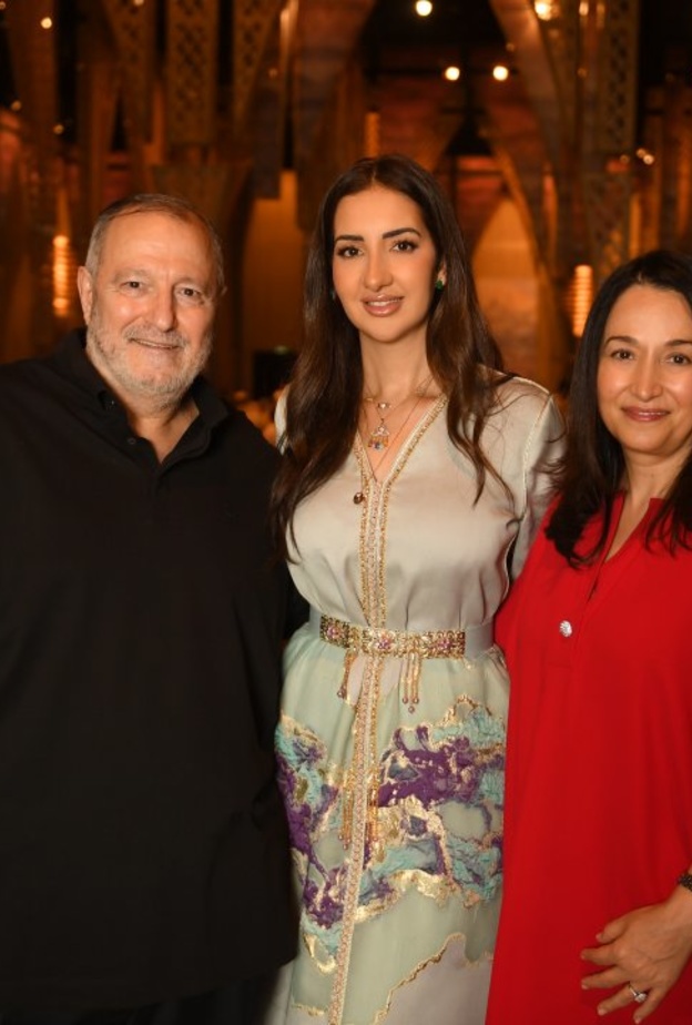 سلمى تتوسط مي بدر وعدنان الكاتب