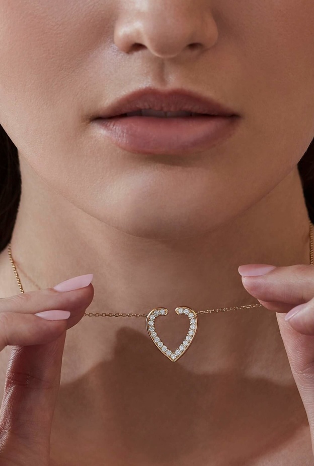 طقم مرصع بالألماس من مجموعة Aloria لغرارد Garrard