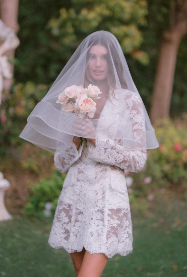 فساتين زفاف قصيرة للعروس من أسبوع الموضة العرائسي في نيويورك@moniquelhuillier