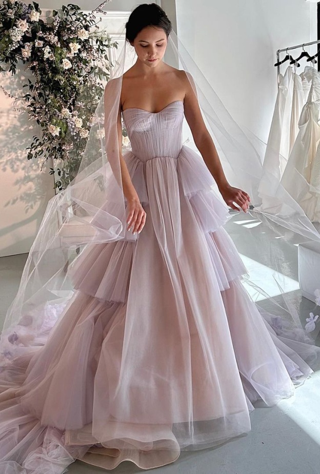 فساتين annebarge  لربيع 2024