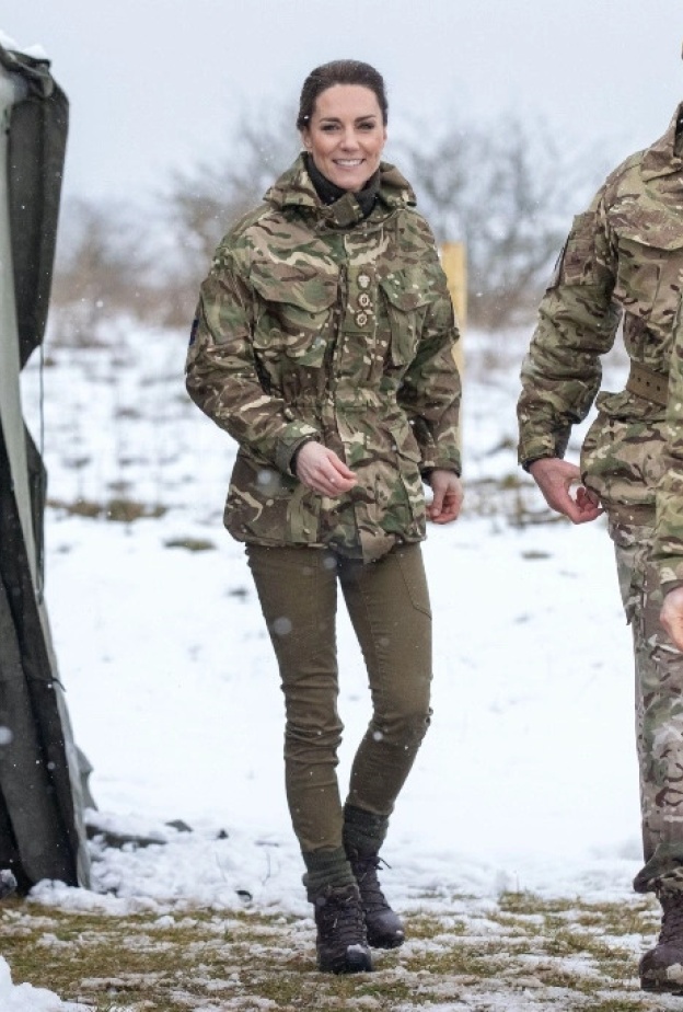 كيت ميدلتون أميرة ويلز ظهرت هي الأخرى بملابس عسكرية