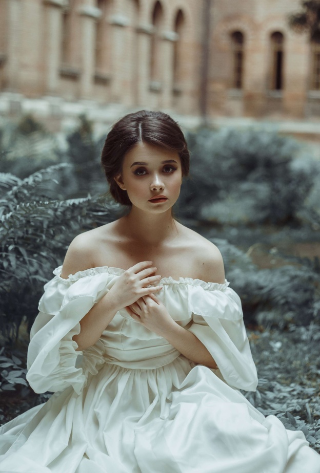 لا تجلدي ذاتك على أخطاء الماضي وسامحي نفسك عليها وتعلمي منها لأنها دليلك في الحاضر وسبب نجاحك في المستقبل 