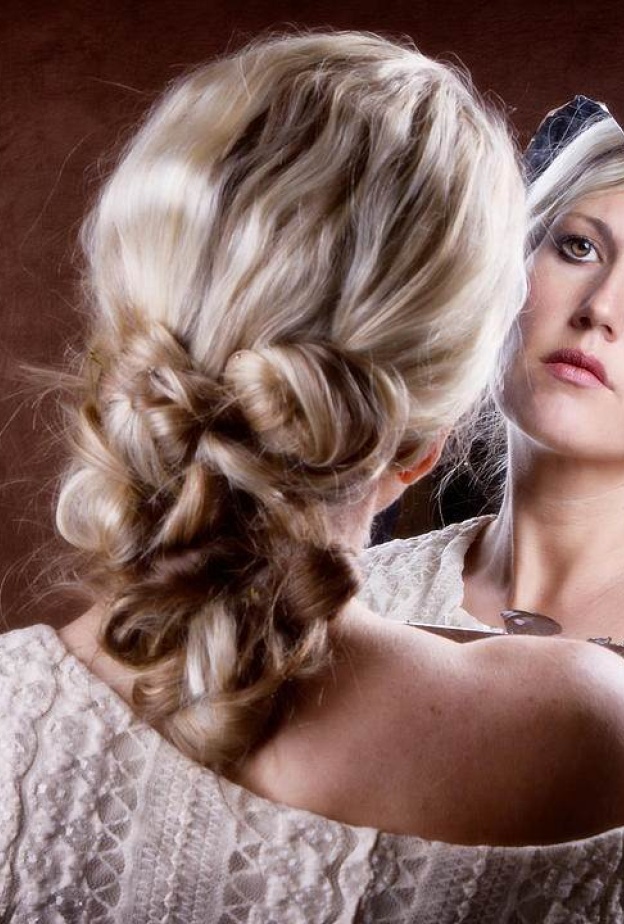 علامات مهمة تشير إلى حاجتك إلى حب الذات وتقيم نفسك