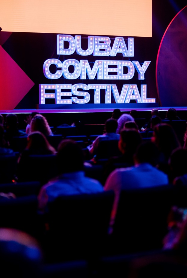 مهرجان دبي للكوميديا.. 10 أيام من البسمة والضحك المتواصل بانتظاركم