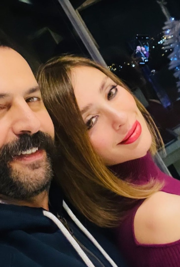 وفاء الكيلاني هي من أقدمت على طلب يد زوجها