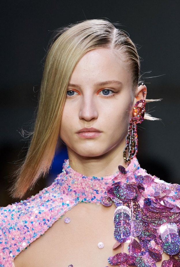 الظلال المرجانية الجريئة ترسم ملامحك لصيف 2023 ..إليك طريقة اعتمادها