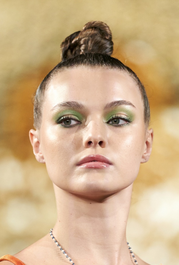 أبرز اتجاهات المكياج الأخضر لربيع 2023.. تدرجات تجعل عينيك أكثر جاذبية