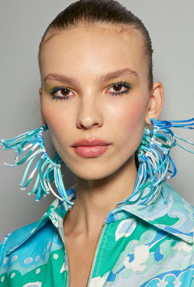 أساليب مكياج تمنحك إطلالة جذابة في صيف 2023