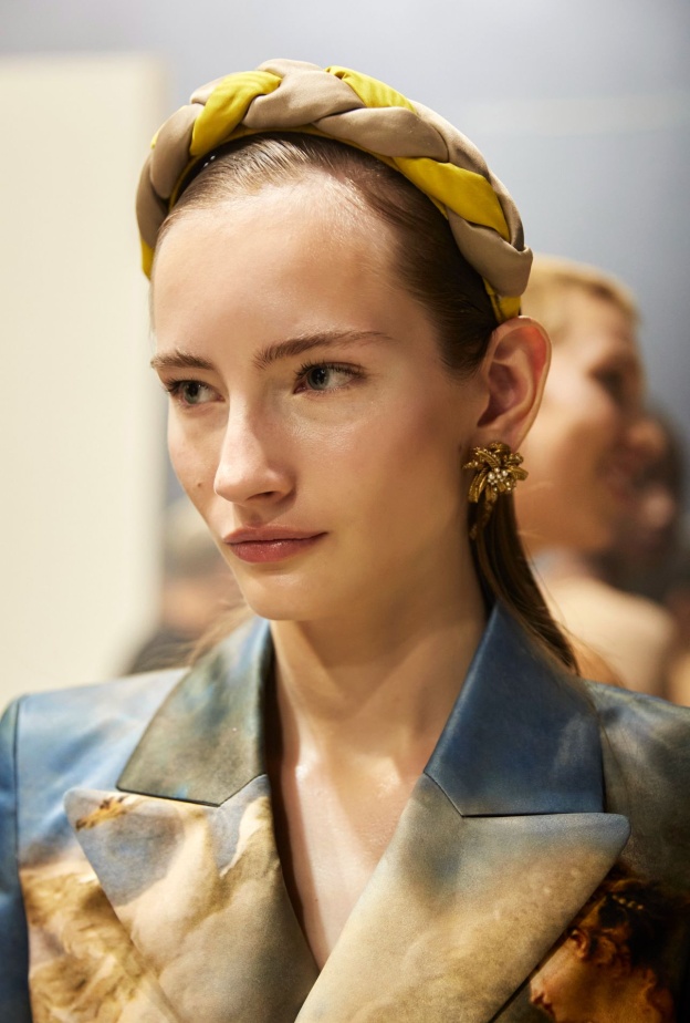  كل ما تحتاجه المراة العربية من عطور