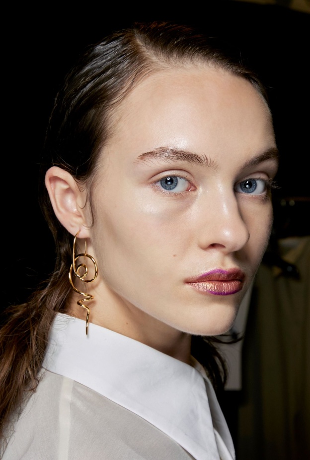 مستحضرات العناية التي تحتاجينها داخل حقيبة السفر