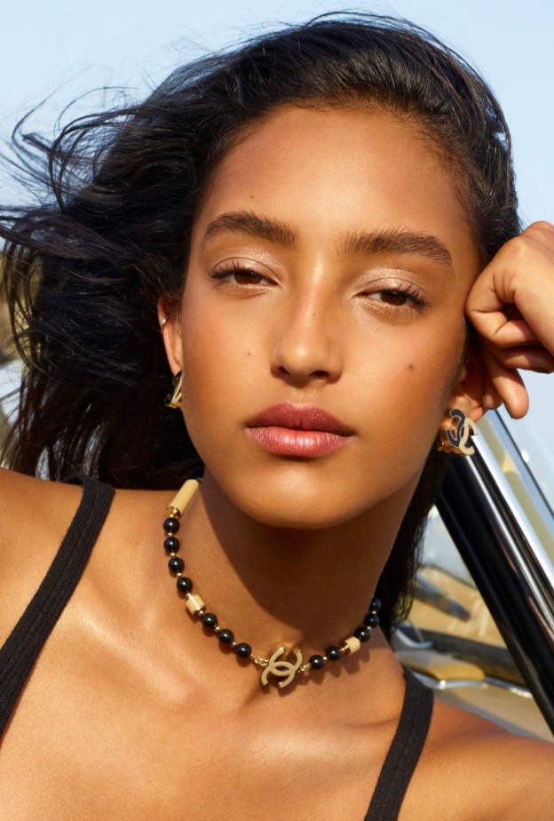  مكياج مشرق لهذا الصيف من شانيل - Copy