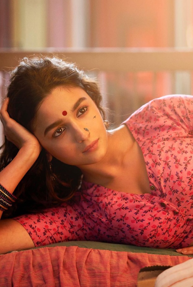 تتوج مسيرتها الناجحة بجائزة جديدة..كيف غيرت عليا بهات صورة البطلة في السينما الهندية؟ 