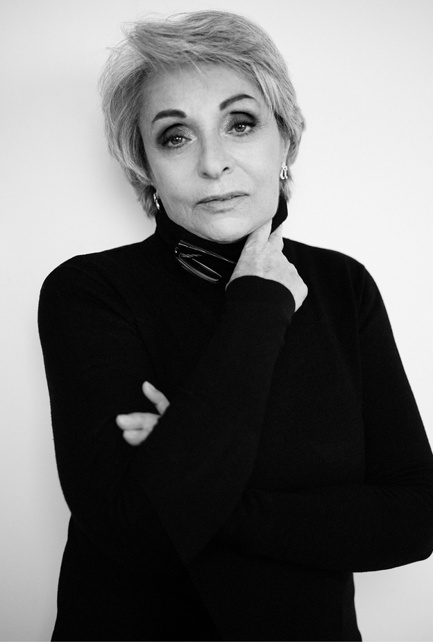 امرأة بعدسة امرأة