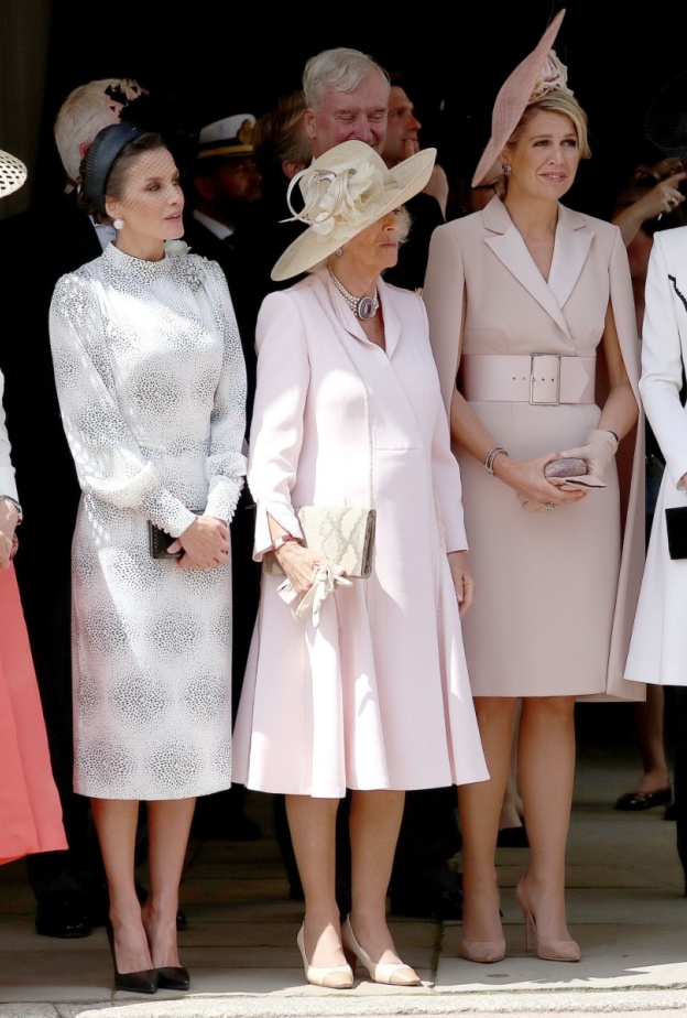 إطلالات ملكية لملكات وأميرات العالم 