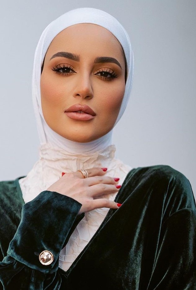 مكياج ناعم مثالي للمحجبات على خطى دلال الدوب في رمضان 2023 