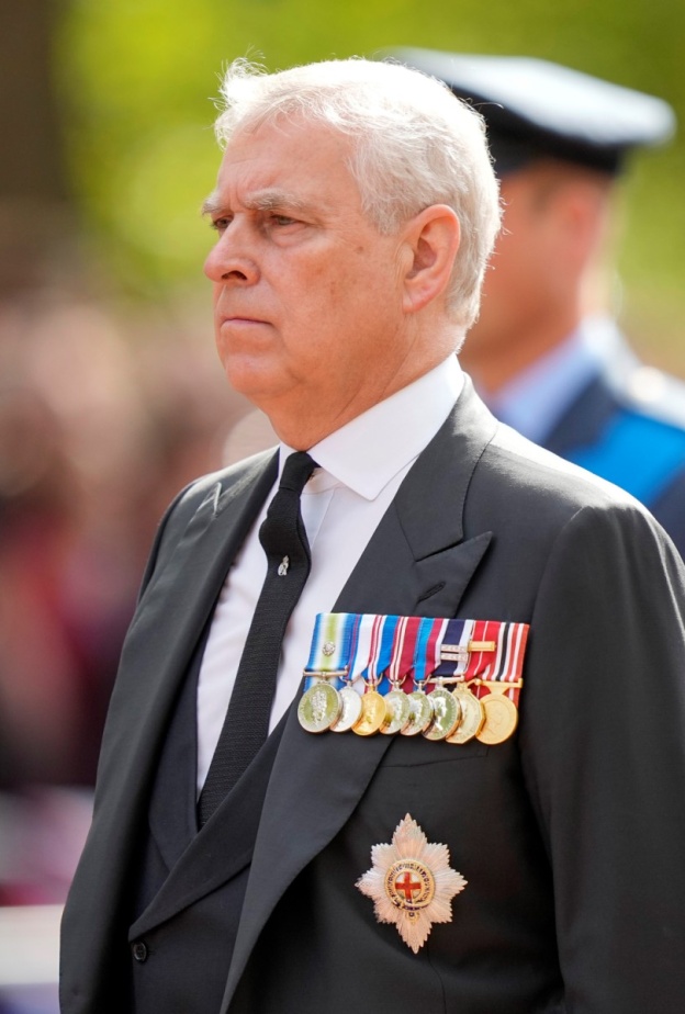 ولو بملايين الدولارات.. الأمير أندرو يرفض مغادرة منزله