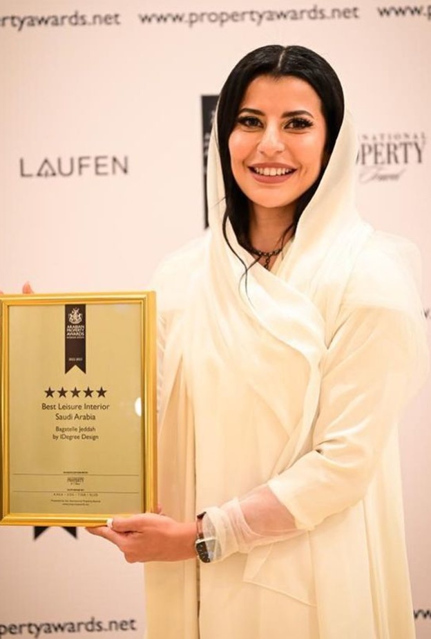 جائزة الـ 5 نجوم.. تصميم آسيل الحمد يحصد جائزة عالمية  