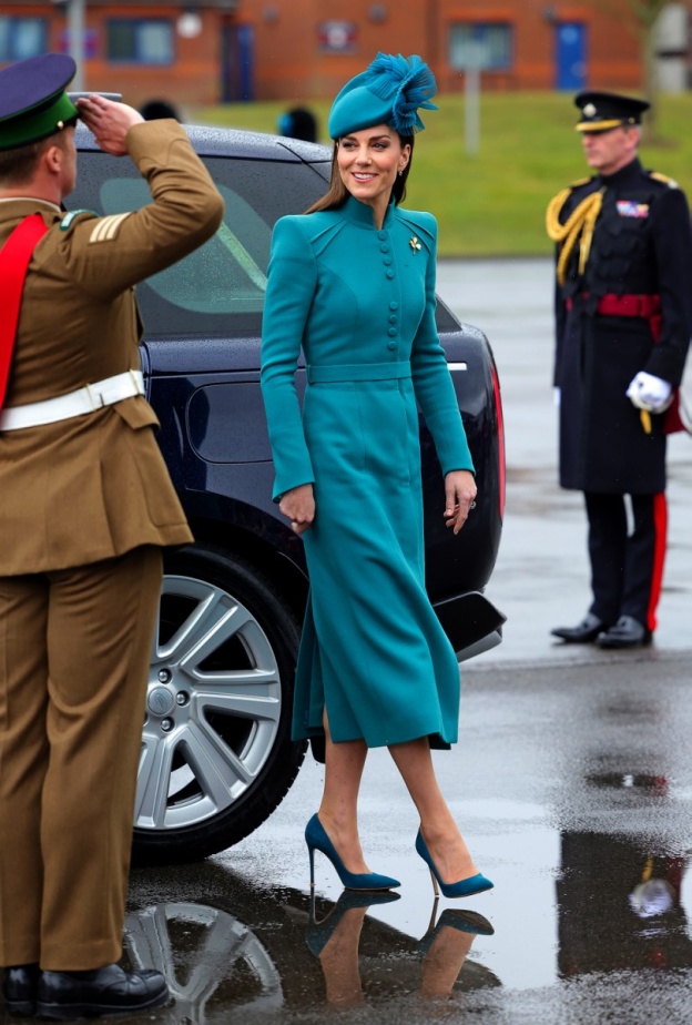 كيت ميدلتون على خطى الملكة اليزابيت بأناقتها