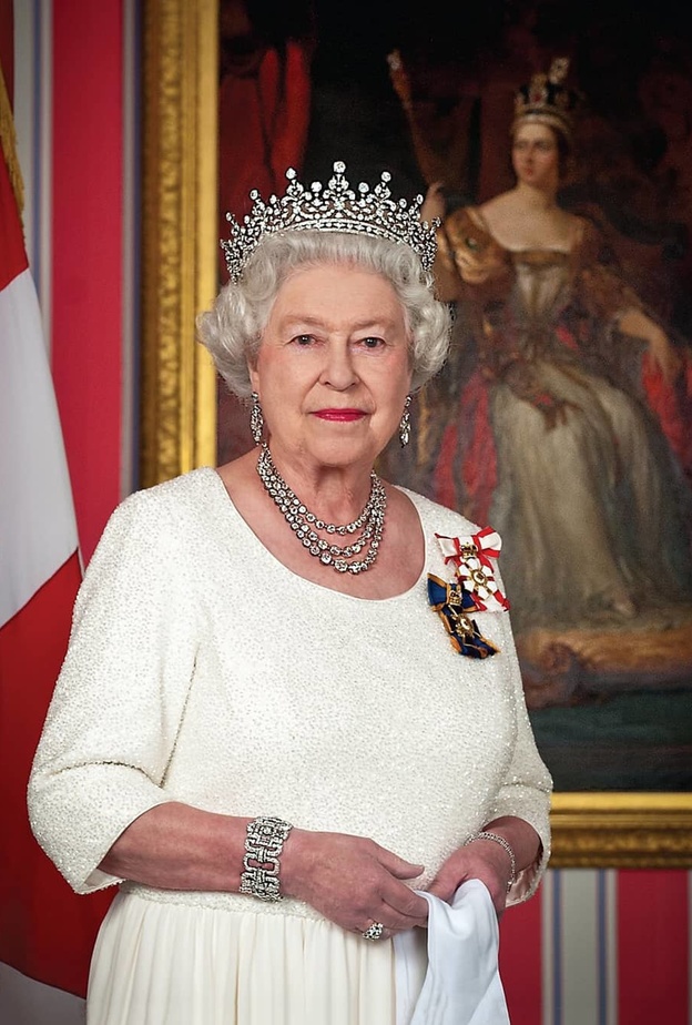 ما هي القطعة الأجمل من صندوق ملكات بريطانيا على مر السنين؟