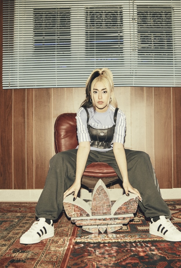 الفنانة ألماس بطلة حملة adidas Club Originals الجديدة