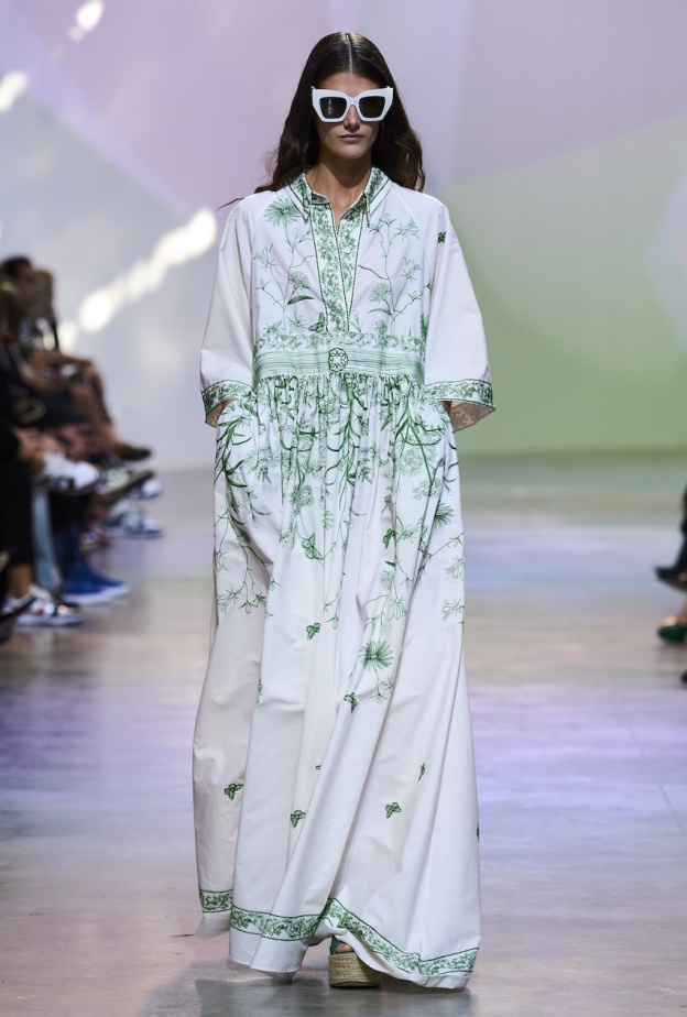 الفستان الماكسي يعود في صيف 2023.. اعتمديه لمختلف المناسبات بطرق ملفتة