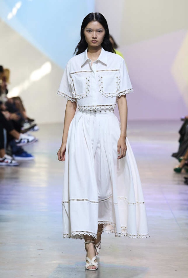 إطلالة من Elie Saab