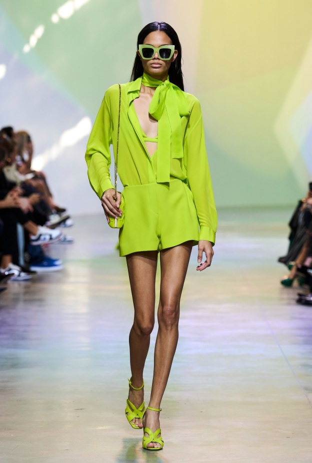 النيون يسيطر على موضة ألوان ربيع وصيف 2023