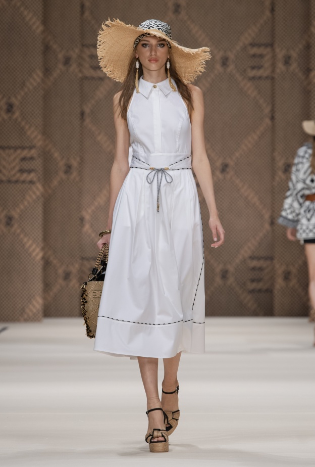 أفكار ستايلش لتنسيق إطلالات الشاطئ