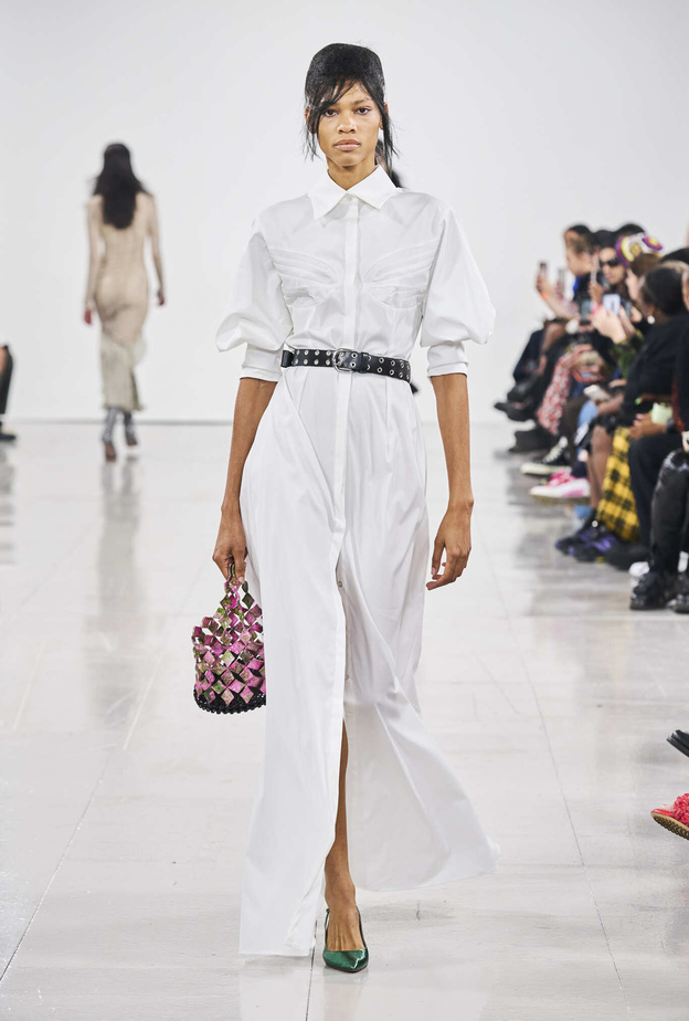 موضة القمصان الطويلة على شكل فستان في الصيف