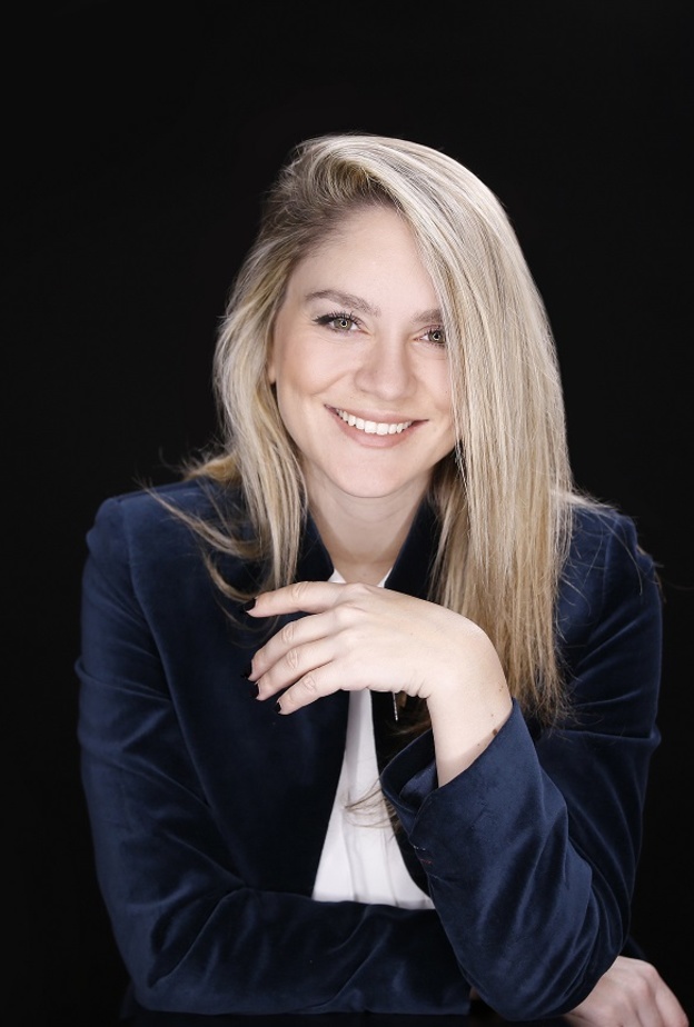 المدربة المهنية والتنفيذية غايل تيرزيس