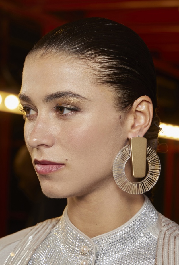 طرق مبتكرة لاستخدام مستحضرات العناية بالبشرة للحفاظ على شباب الوجه في الأربعين