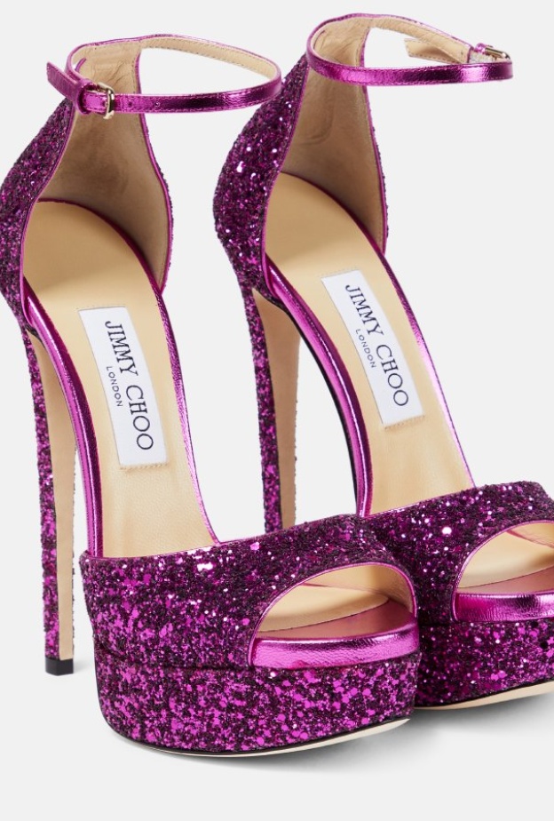 مجموعة الكابسول حصرّيّة تجمع Jimmy Choo و Mytheresa