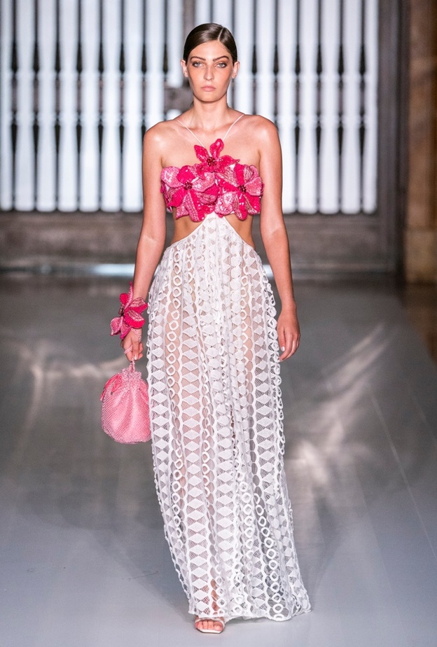 فستان طويل باللونين الوردي والأبيض من Patbo